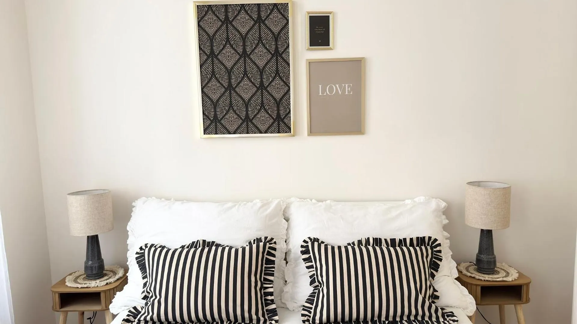New! Deluxe Studio In City Centre! Florence! Prague Apartment