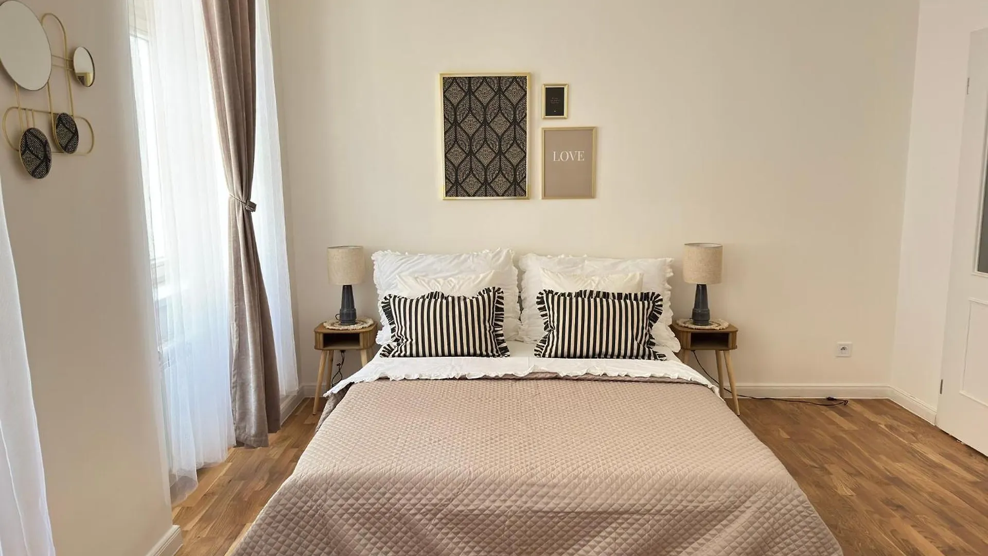 New! Deluxe Studio In City Centre! Florence! Prague