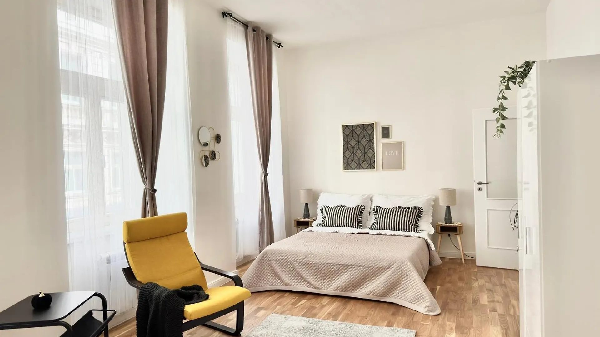 New! Deluxe Studio In City Centre! Florence! Prague