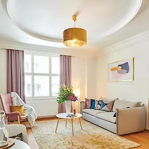 Palace Dlouhá - Old Town Apartamento