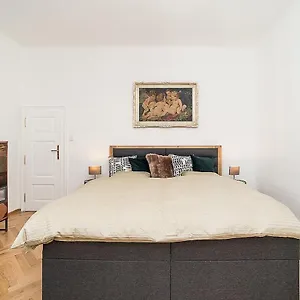  Appartement Newly Renovated 1-bed At Charles Bridge