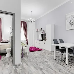  Apartment Thunovska 10