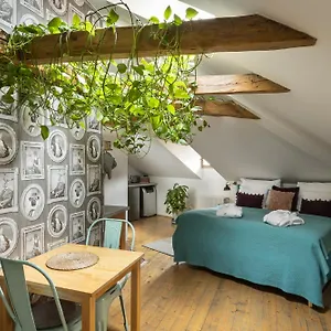Apartment Bohemian Chic 2 Bedroom 2 Bathroom Loft With Hanging Chair, Prague